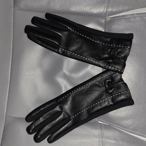 💕HP💕NWOT Faux Leather Gloves with Bow Detail💕OSFM - Picture 1 of 6